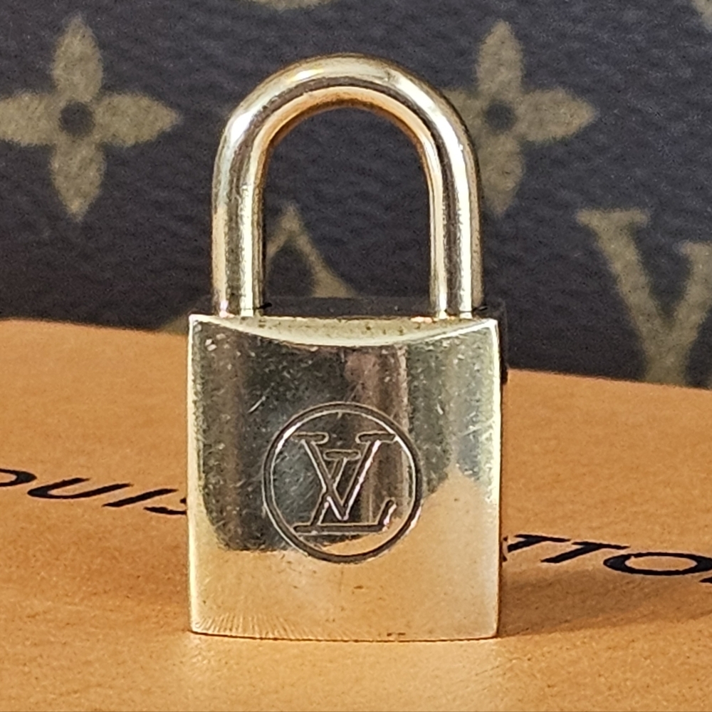 Vintage LOUIS VUITTON Gold Padlock and Key 🔑